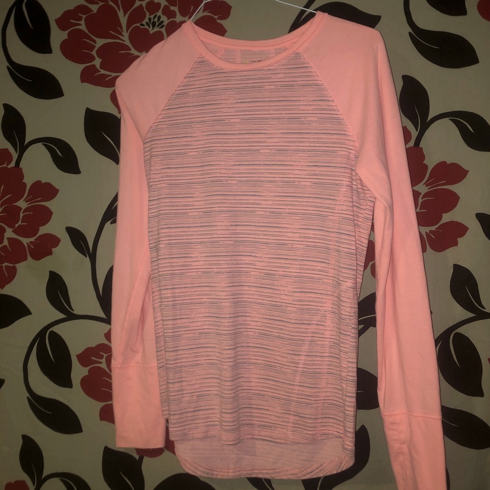 Long sleeve athletic shirt